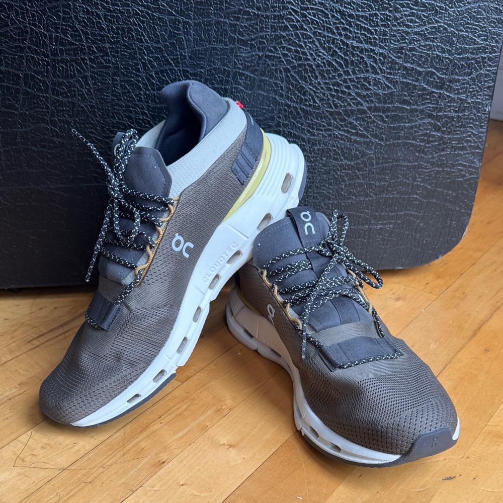 On Running Men's Gray and White Sneakers